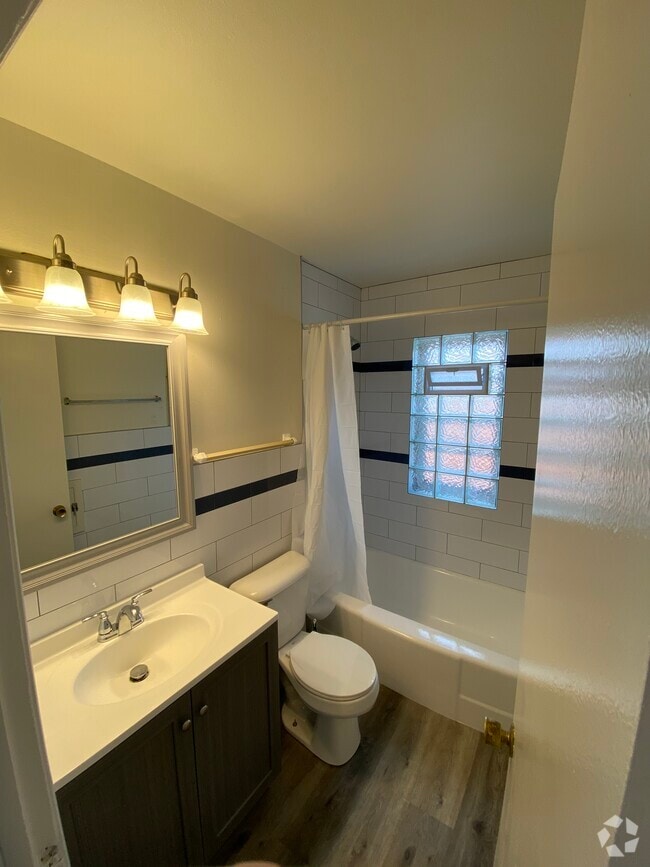 Building Photo - 2408 S 92nd St Unit #3 Rental