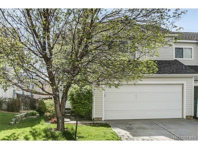 Building Photo - REMODELED with new flooring and new paint