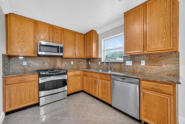 Building Photo - 2219 Mountshire Dr