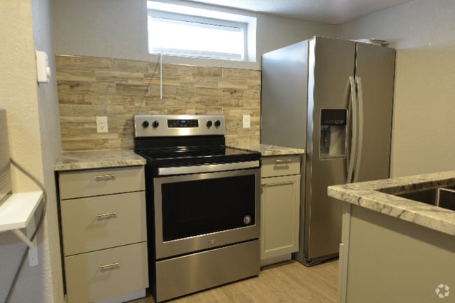 Building Photo - "Fully Furnished 1-Bedroom Basement Retrea... Unit B Rental