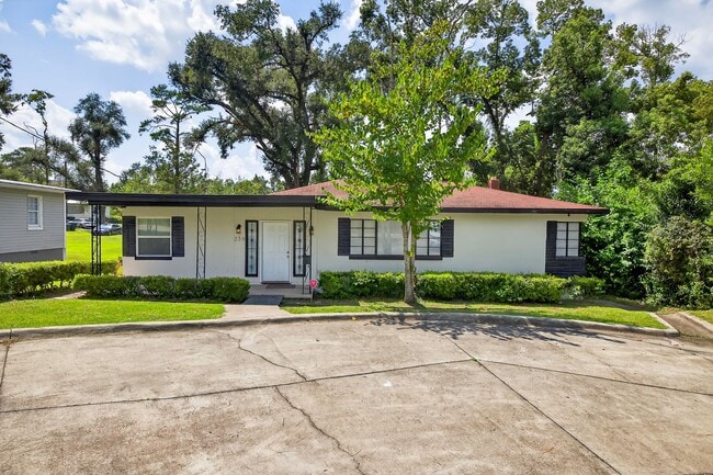 Photo - Updated 4/3 House Near FSU!