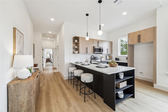 Photo - 415 Clearwater St Unit A