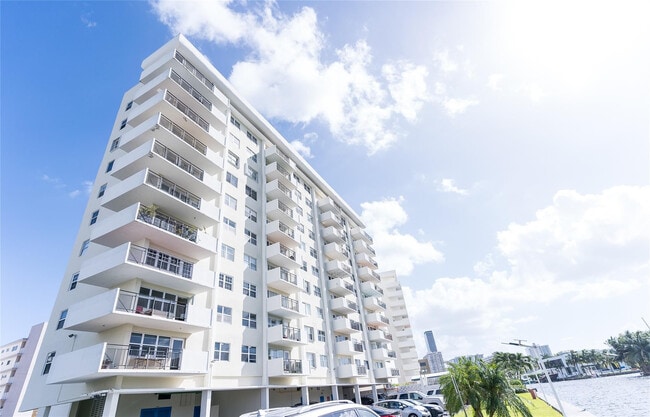 Photo - 401 Golden Isles Dr Unit 412