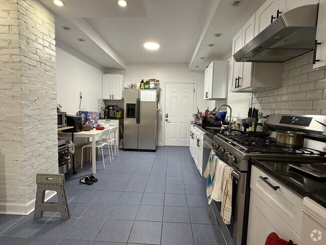 Building Photo - 1205 Forest Rd Unit 1 Rental