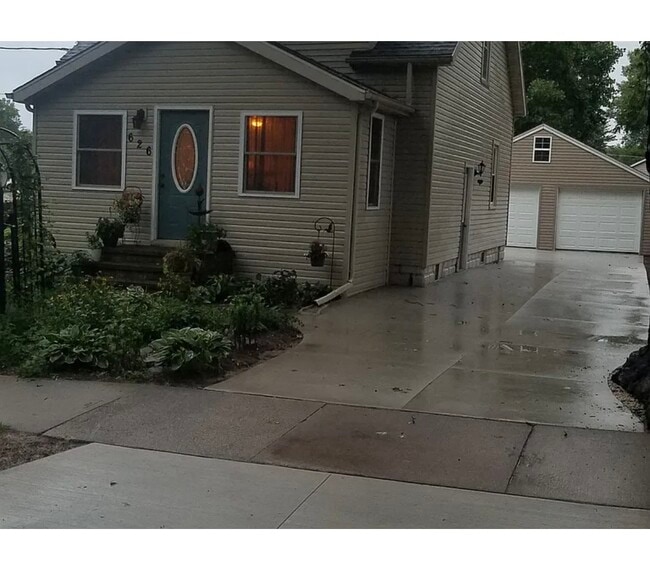 paved personal driveway - 626 George St