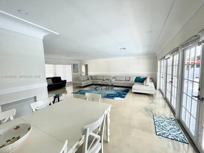 Photo - 416 N Rainbow Dr