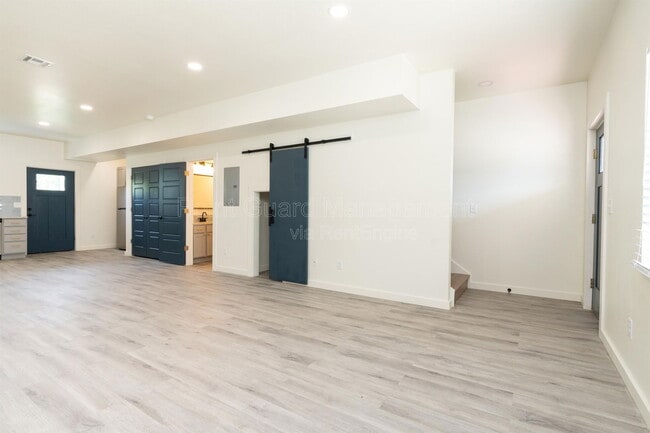 Photo - 2823 N Oliver St