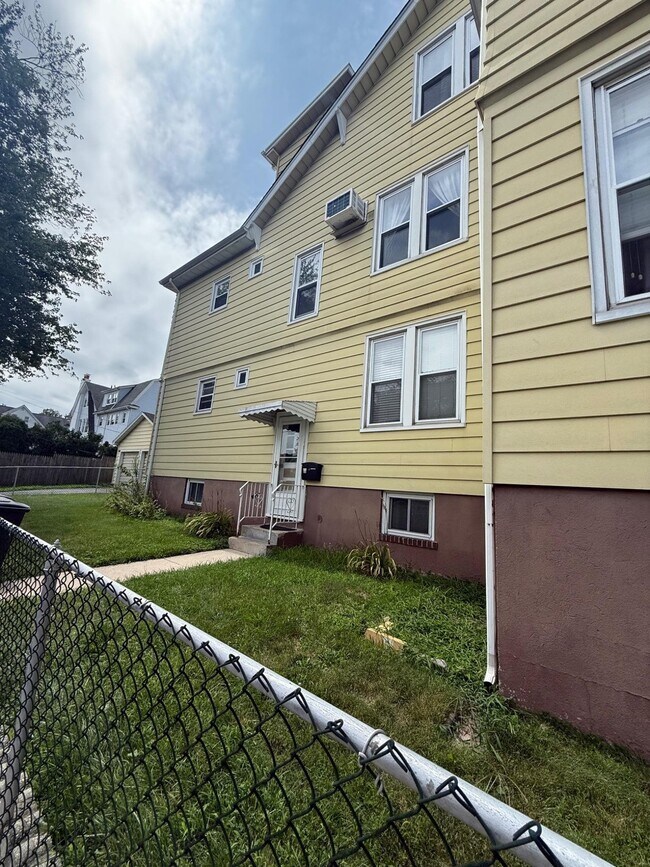 Photo - 170 Laurel Ave Unidad 3