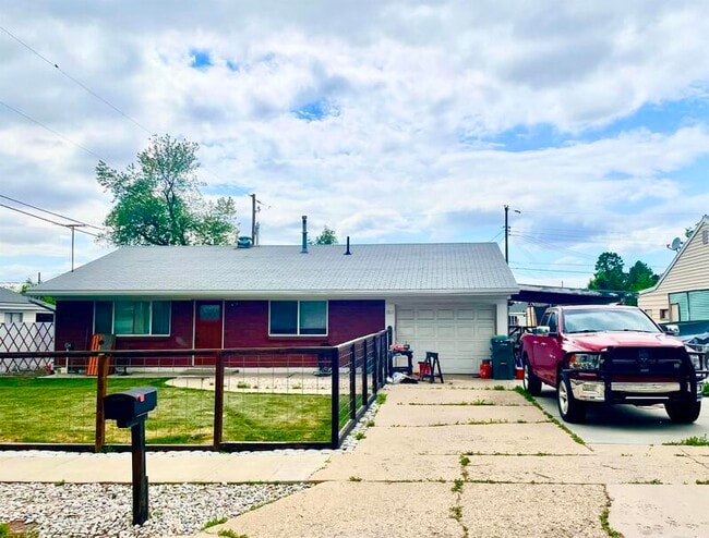 Photo - 1325 Everette St House