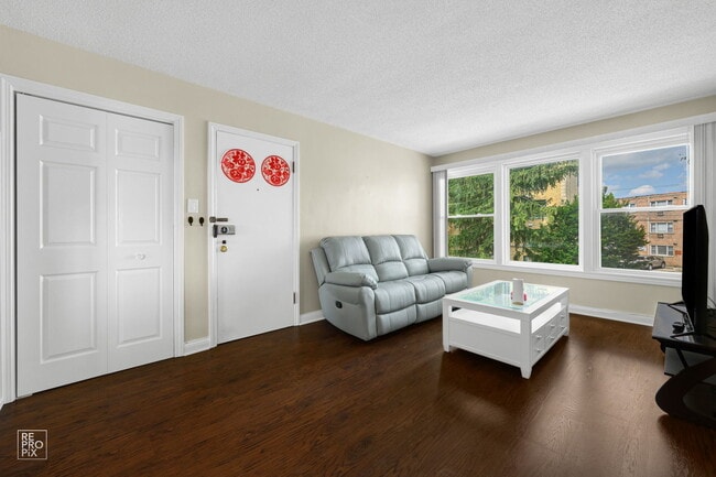 Photo - 9115 Lamon Ave