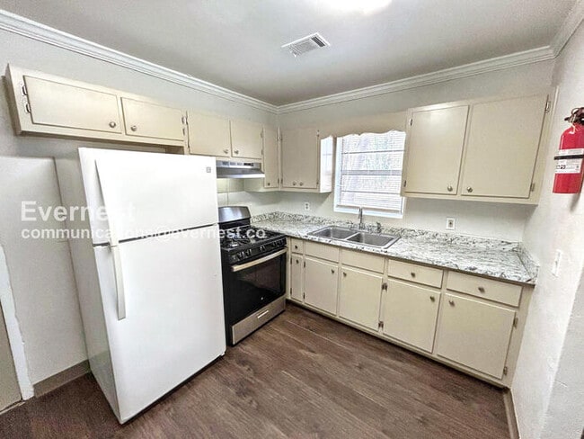 Photo - 431 Annie St