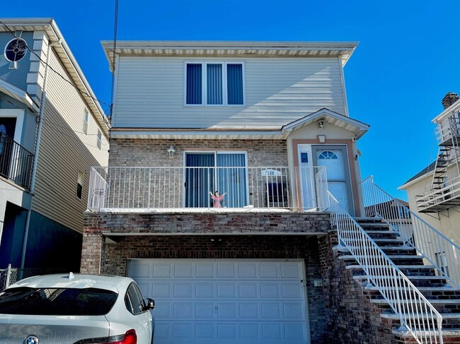 Building Photo - 7100 Durham Ave Unit 2