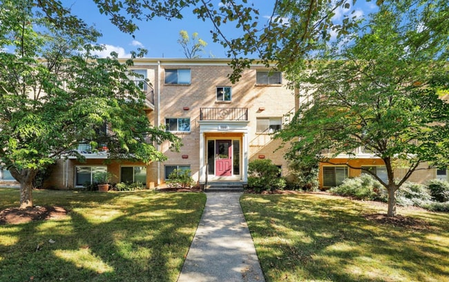 Building Photo - Bright Top-Floor 2BR Condo with Balcony in Parkside Community