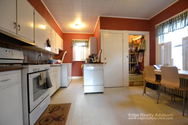Building Photo - 45 Montcalm Ave Unit 2 Rental