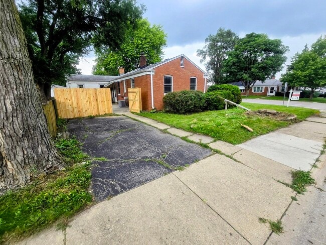 1640 N Prairie Ave