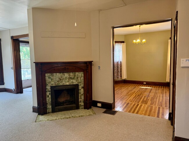 Photo - 357 W 5th St