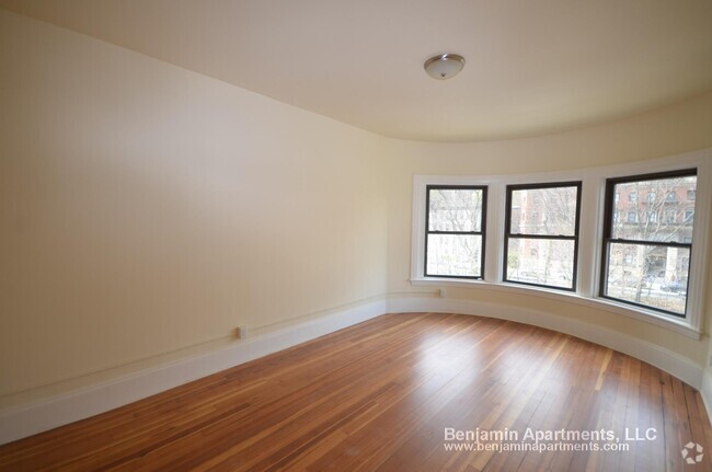 Building Photo - 1469 Beacon St Unit 3 Rental