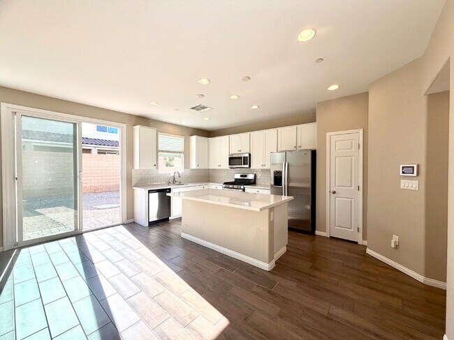 HIVE SUMMER MOVE-IN SPECIAL: NEWER 2024 BUILD | GATED COMMUNITY | SOLAR INCLUDED
