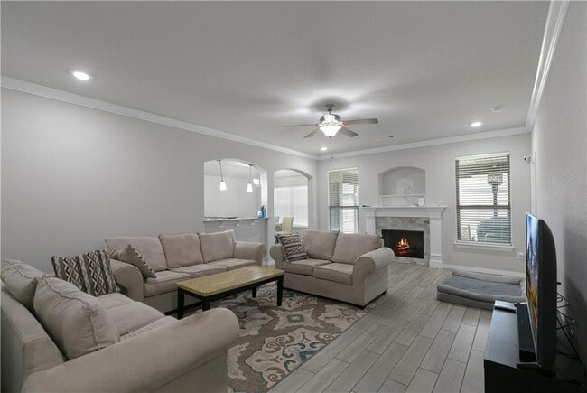 Photo - 1041 Lakeview Dr