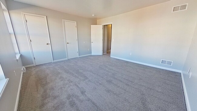 Photo - Comfortable & Easy Townhouse Living