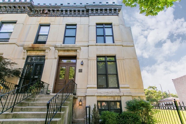 Photo - 3313 S Calumet Ave Condo