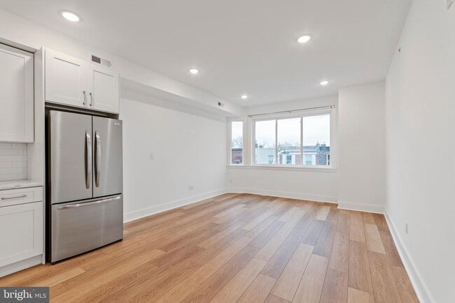Photo - 2904 W Diamond St Unidad 4