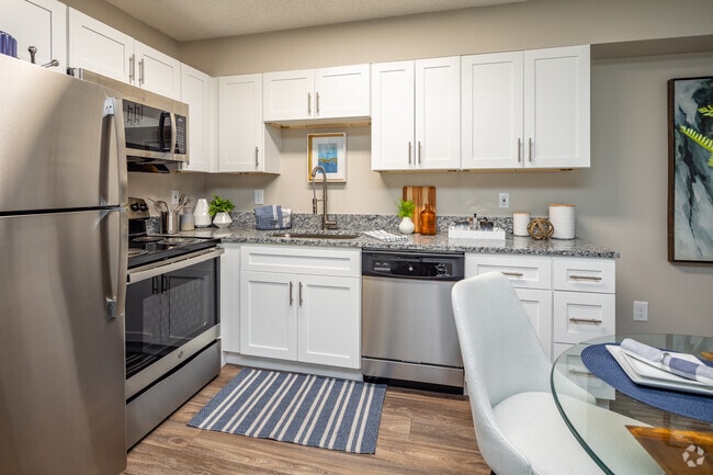 2BR, 1BA - 930SF - Kitchen