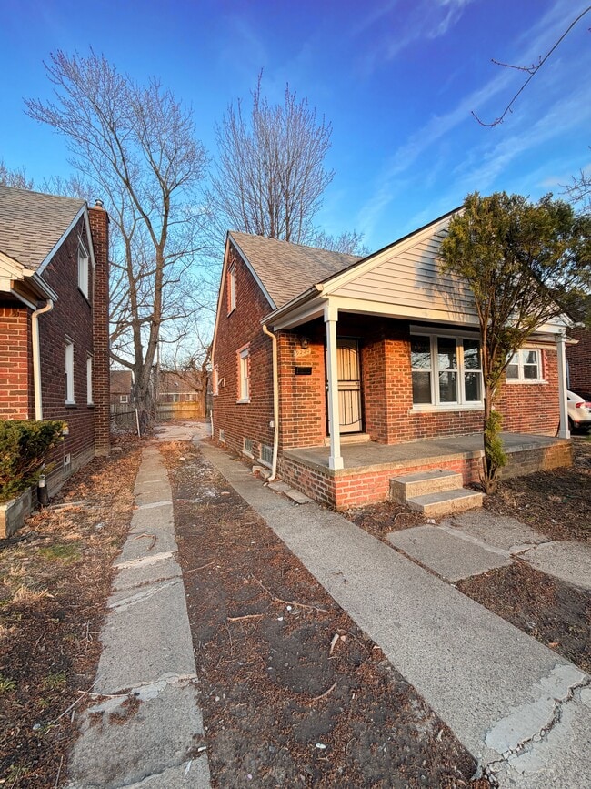 Photo - 9220 Mansfield St