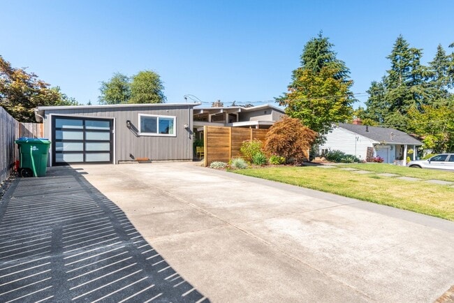 Photo - 4bd/1.75ba Shoreline Home