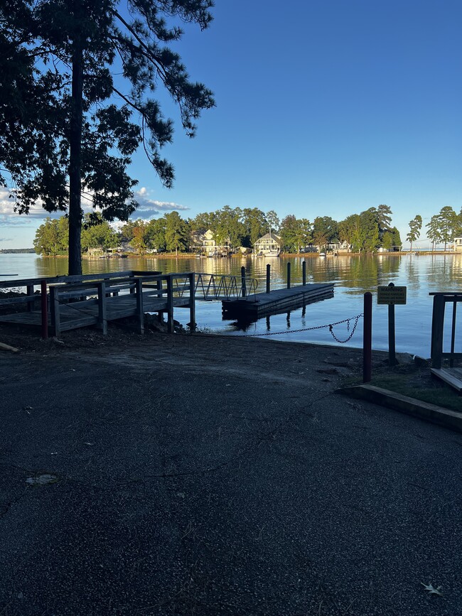 Building Photo - 301 Harbor Heights Dr