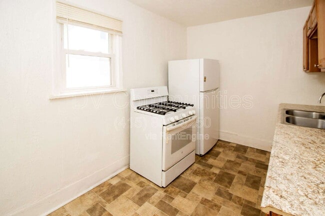 Photo - 636 Allyn St Unit 2