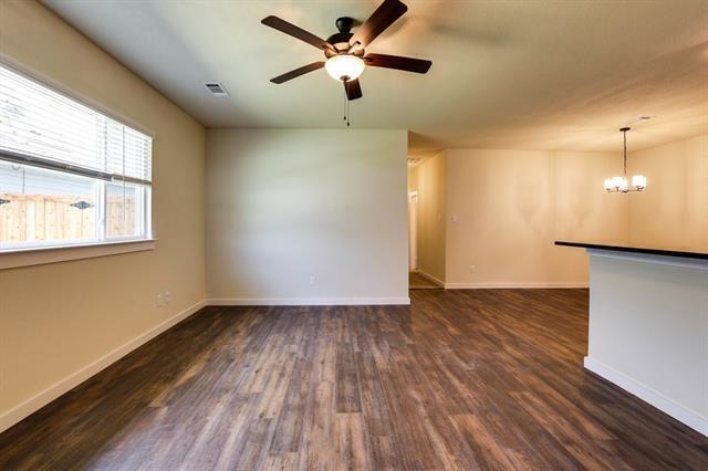 Photo - 652 Blackland dr
