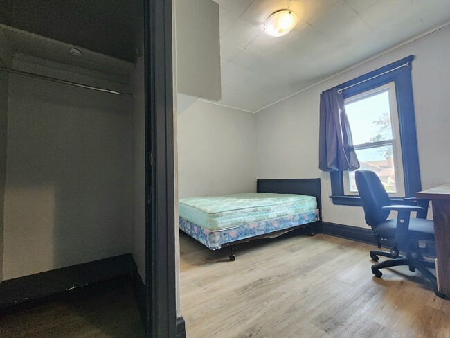 Room: queen/double bed, work desk set, shelving, drawers, deep closet - 329 Randolph Av