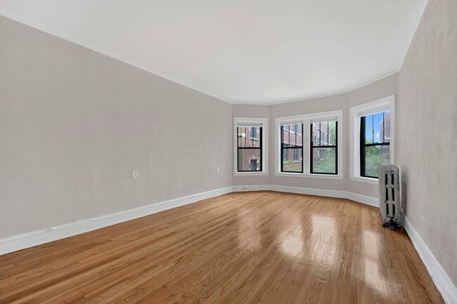 Photo - 1235 W Greenleaf Ave