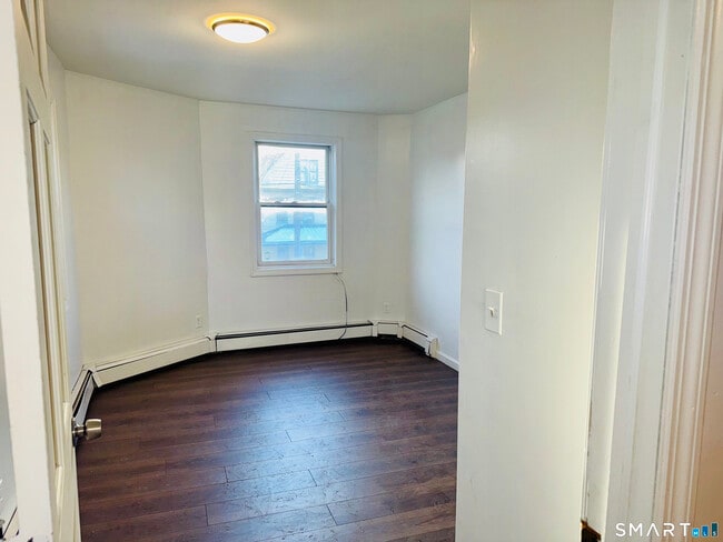 Photo - 470 Wood Ave