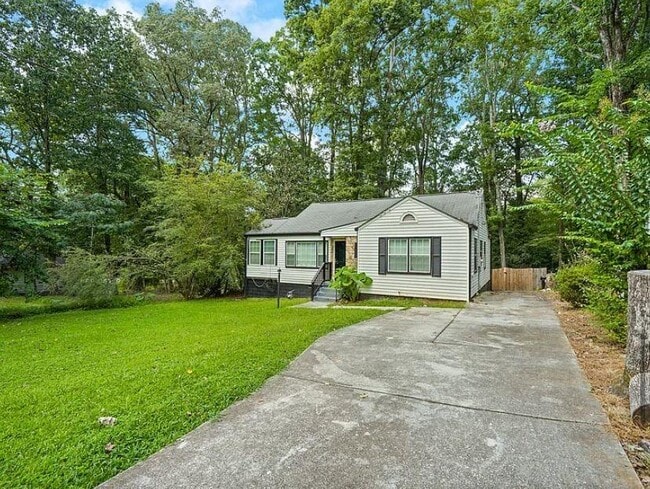 Photo - 2371 Ben Hill Rd