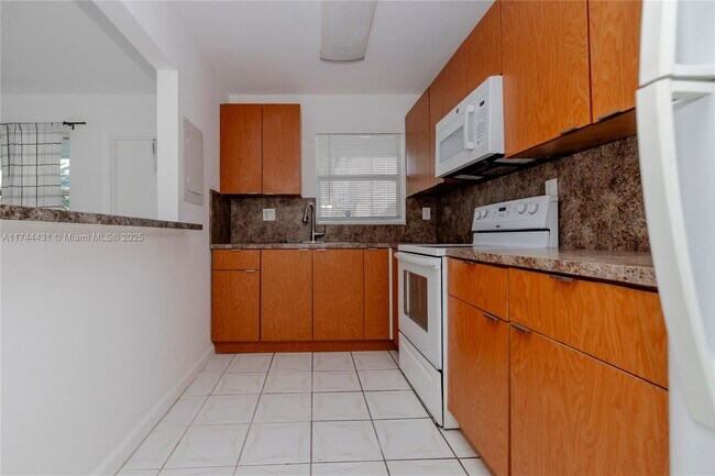 Photo - 1060 NE 78th St Unit 8