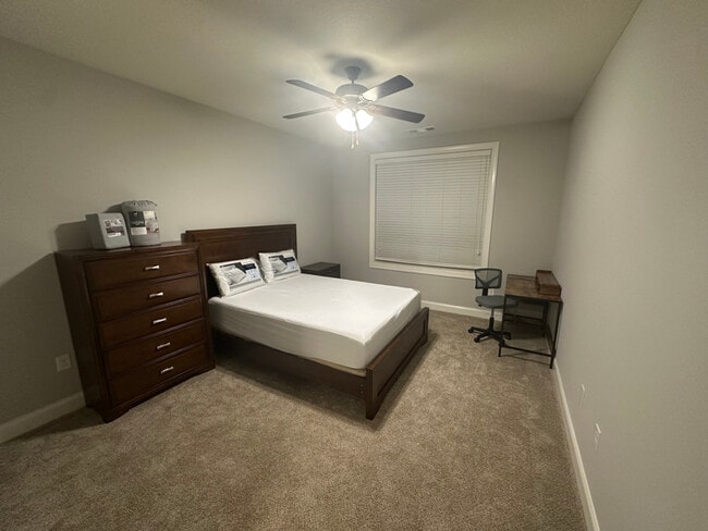 Photo - 136 Silverside Dr