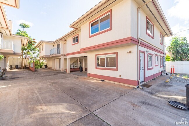 Building Photo - Ground Floor 2/2 Duplex in Wahiawa w/ Sola... Rental