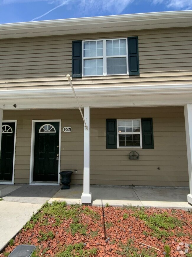 Building Photo - Welcome to Silver Creek Golf Course! Rental
