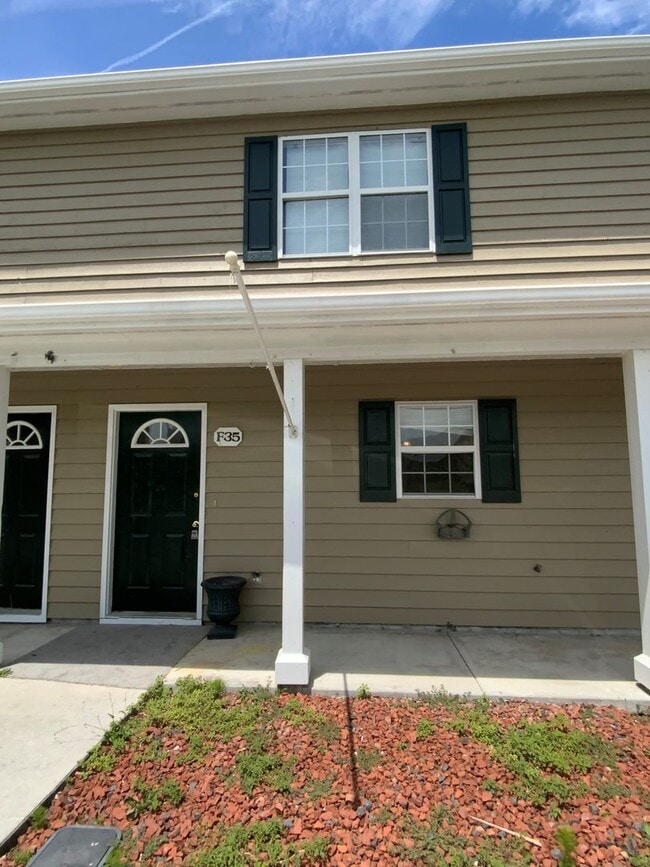 Building Photo - Welcome to Silver Creek Golf Course! Rental