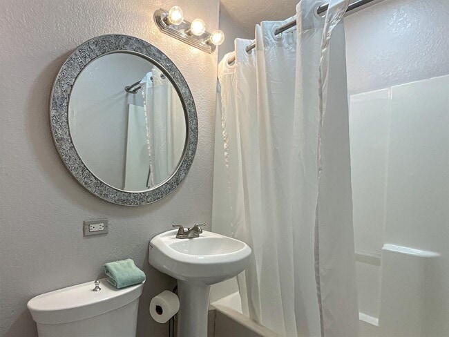 Photo - 5219 Avenue Q