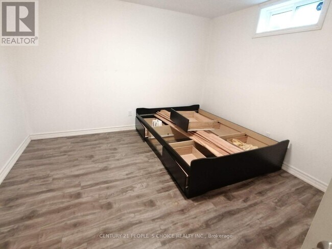 Photo - 115 McMurchy Ave S