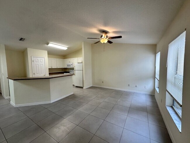 Photo - 56 Wheatfield Dr Unidad A