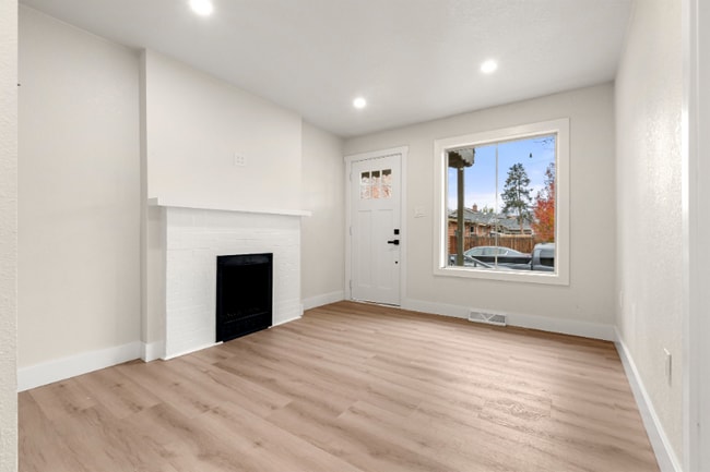 Photo - 704 E Dakota Ave