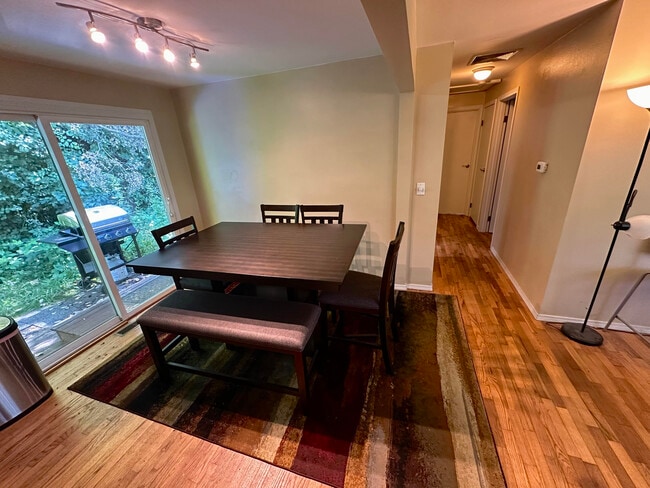 Photo - 5640 23rd Ave SW