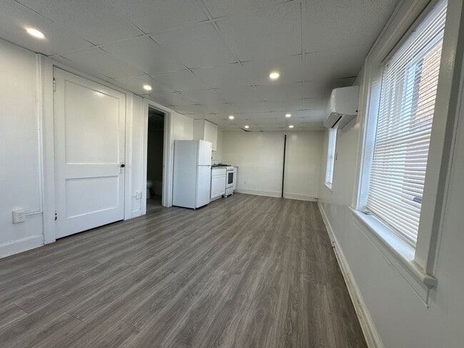 Photo - Spacious Rooftop Studio Efficiency with Ga... Unit Apt 504 - Studio Rooftop Galley Kitchen