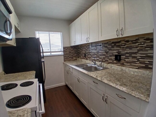 Photo - Top Floor 2 BR - Private Balcony + Garage ...