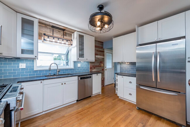 Photo - 18225 W Lindenwood Dr