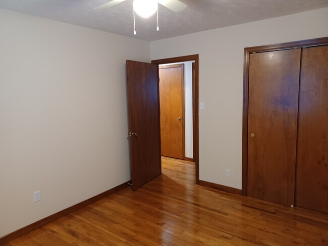 Sample bedroom - 21 Jade Ln Unit 21 Jade Lane